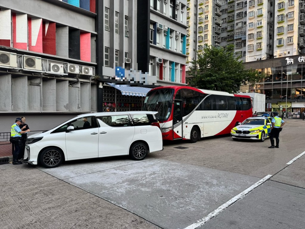 有關車輛已被扣查作進一步檢驗。 有關車輛已被扣查作進一步檢驗。