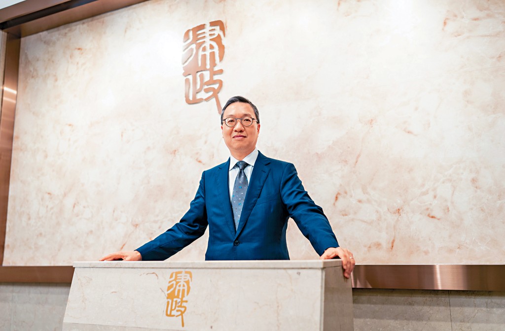 律政司司長林定國認為，潛逃海外人士有責任接受法庭審訊，面對法律程序。