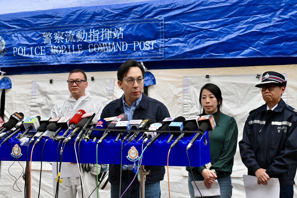 梁洪偉曾於去年底大埔宏福苑五級火後,代表房署出席傳媒簡報會。 梁洪偉曾於去年底大埔宏福苑五級火後,代表房署出席傳媒簡報會。