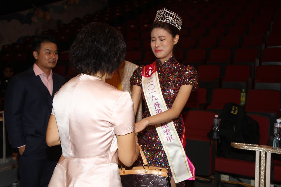 古佩玲一見家人即激動地喊起來。