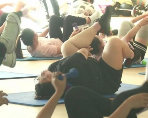 參加減肥營要進行大量運動。網圖