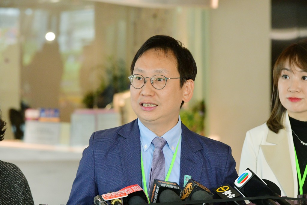 柯創盛關注社區服務隊如何支援這兩個屋邨的住戶，特別是長者戶。資料圖片