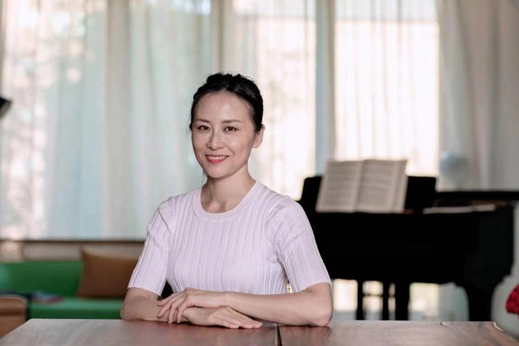 金刻羽任香港科技大學金融學教授。keyujin.com