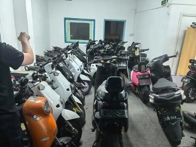 深圳警搗非法改裝電動單車工場，拘7人。 深圳特區報