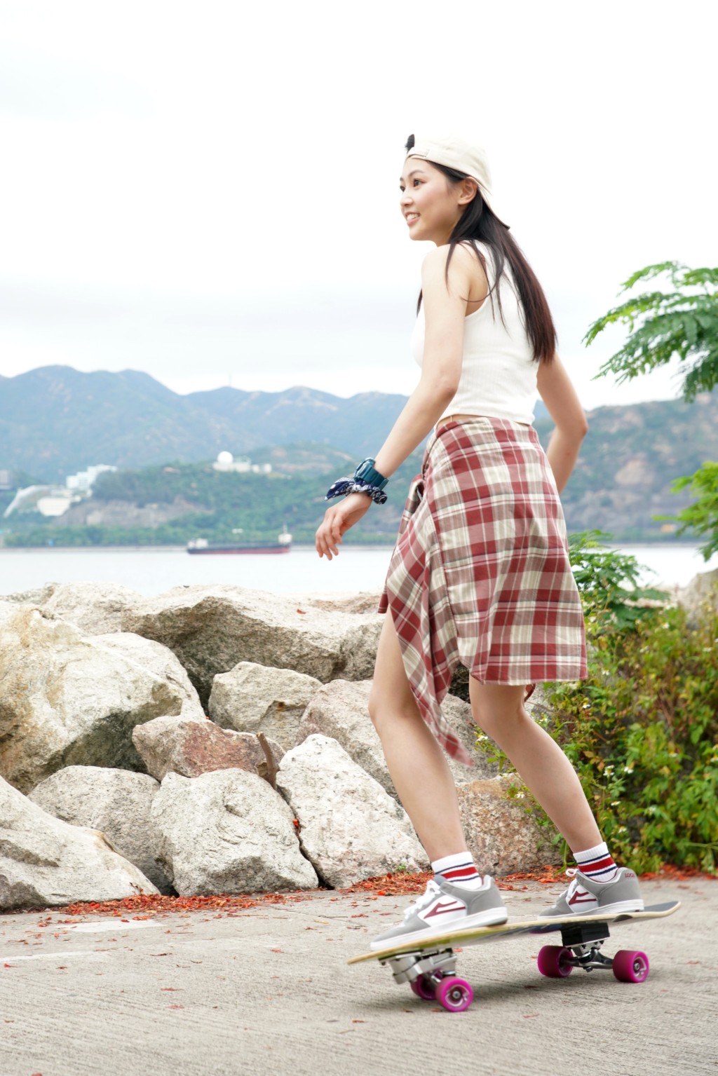 郭柏妍為配合角色特地上堂學踩滑板。