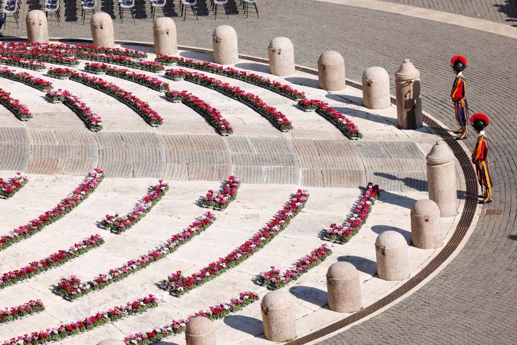 樞機擢升儀式在梵蒂岡聖伯多祿廣場舉行。路透社圖片