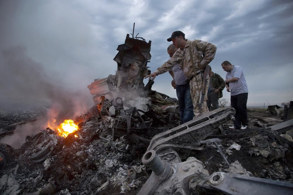 马航MH172014年7月17日在接近俄罗斯边境的乌克兰顿涅茨克州上空遭导弹击落。AP