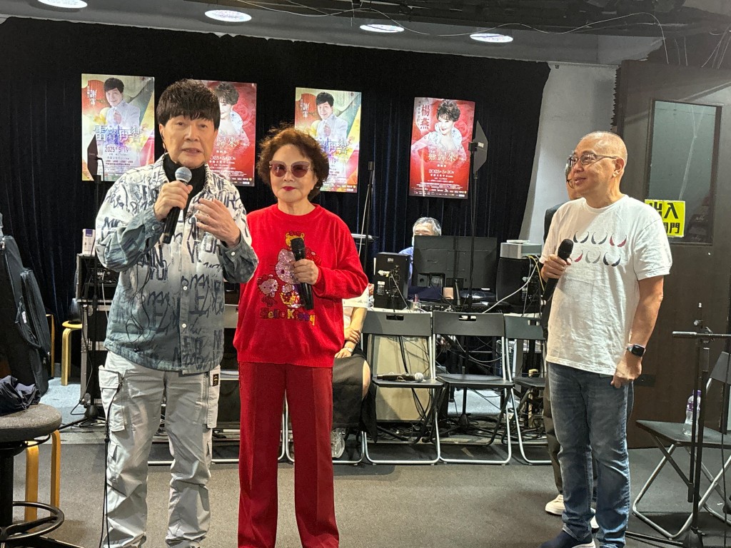 「寶島歌王」謝雷及「蘋果花歌后」楊燕分別於本月19和20日在文化中心舉行演唱會。 「寶島歌王」謝雷及「蘋果花歌后」楊燕分別於本月19和20日在文化中心舉行演唱會。