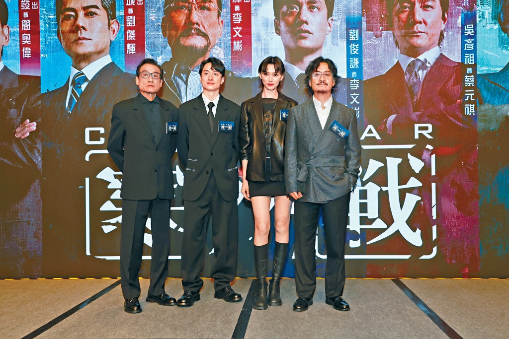 梁家輝（左一）驚喜現身，同劉俊謙、王丹妮、謝君豪一同宣傳新戲《寒戰1994》。