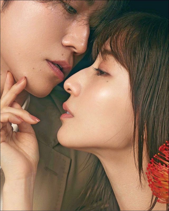 龜梨和也與田中美奈實宣布婚訊，女方已懷孕。