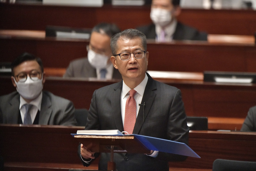 他希望財政司司長陳茂波能夠儘快撤銷對樓市的限制措施，讓市場恢復活力。資料圖片