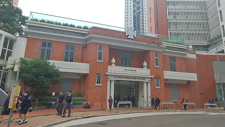 多所傳統名校陸續上載周年報告，其中聖保羅男女中學透露二○學年全校共有一百一十四名學生退學。 資料圖片
