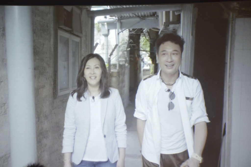 Flora与好友吴镇宇。