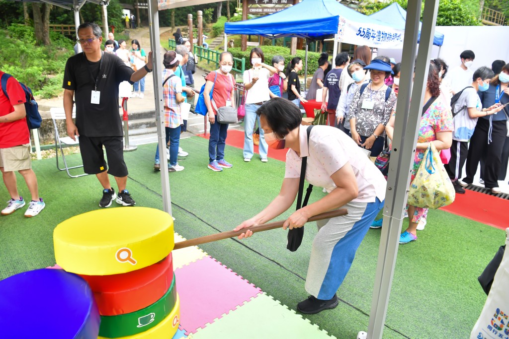 香港聋人福利促进会周日于西贡蕉坑狮子会自然教育中心进行「人工耳蜗慈善基金」启动仪式暨嘉年华。(受访者提供)