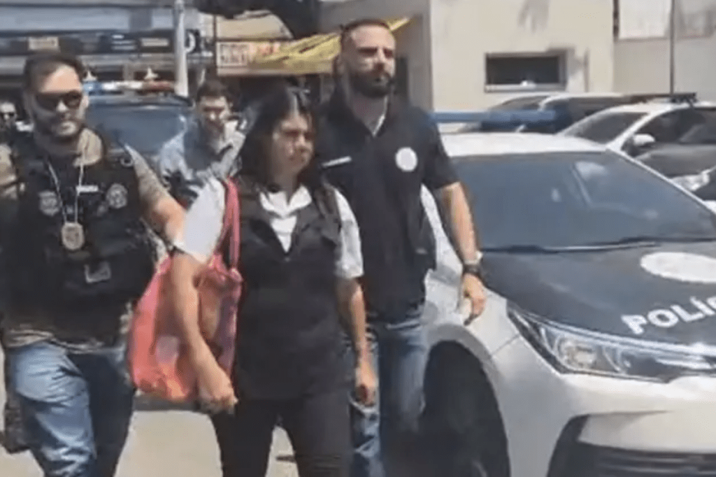 安娜法律系女同學米歇爾,以4,000雷亞爾(約5500港元),委託安娜用毒燉菜殺害其65歲父親尼爾。 安娜法律系女同學米歇爾,以4,000雷亞爾(約5500港元),委託安娜用毒燉菜殺害其65歲父親尼爾。