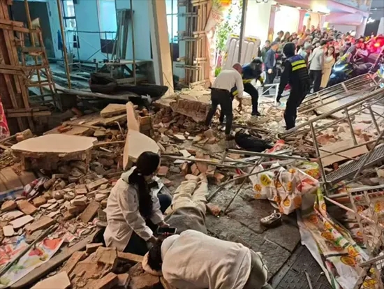 長沙潮宗街發生「冧牆」事故,釀4傷。 長沙潮宗街發生「冧牆」事故,釀4傷。