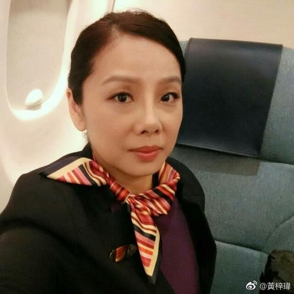 黃梓瑋加入TVB多年，曾演過空姐。