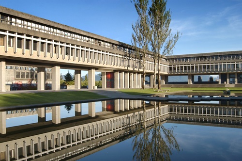 Simon Fraser University是加拿大著名大學。