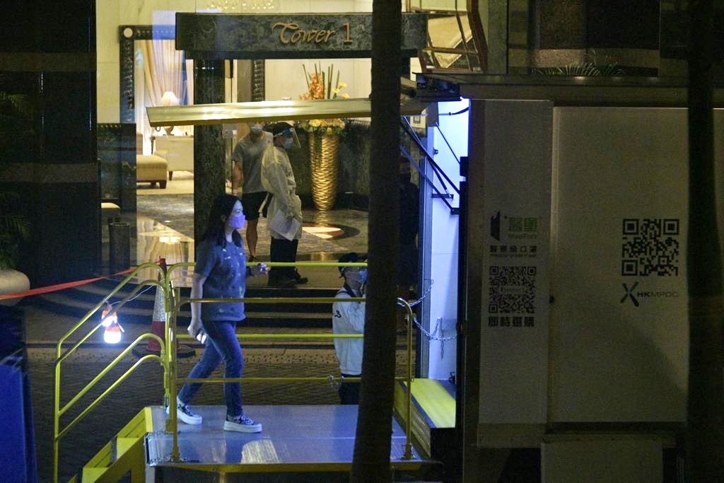 政府在半山帝景園強制檢測時發現2個初步確診個案。