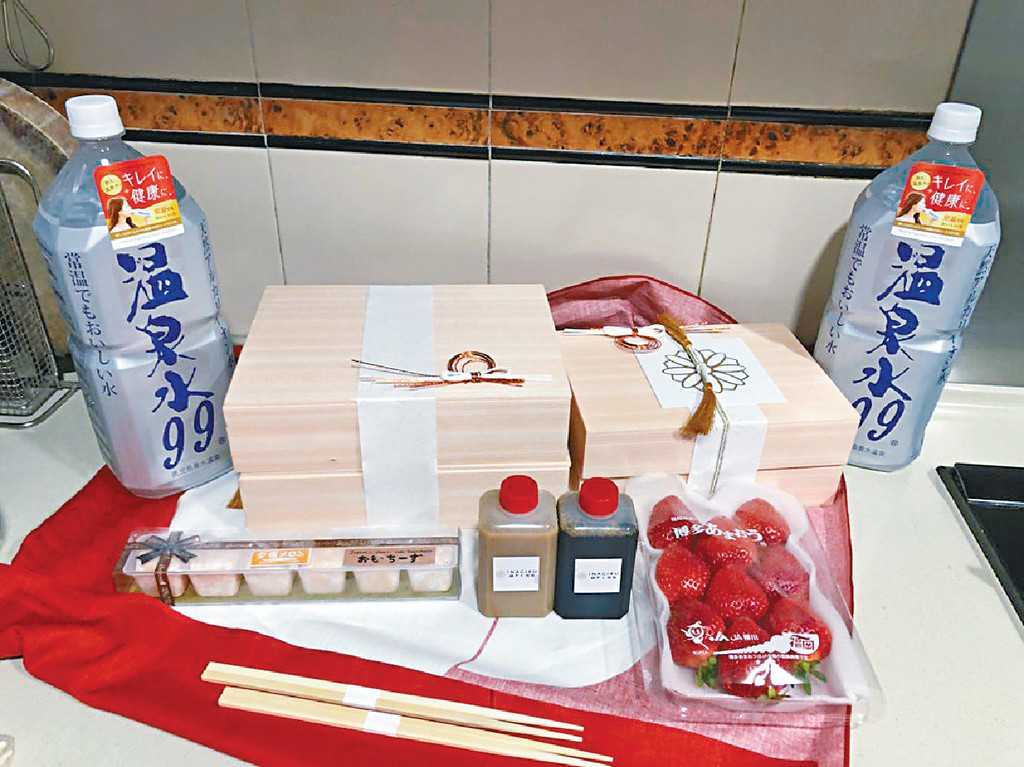 ■紅枱布、溫泉水及木筷子全部齊全
