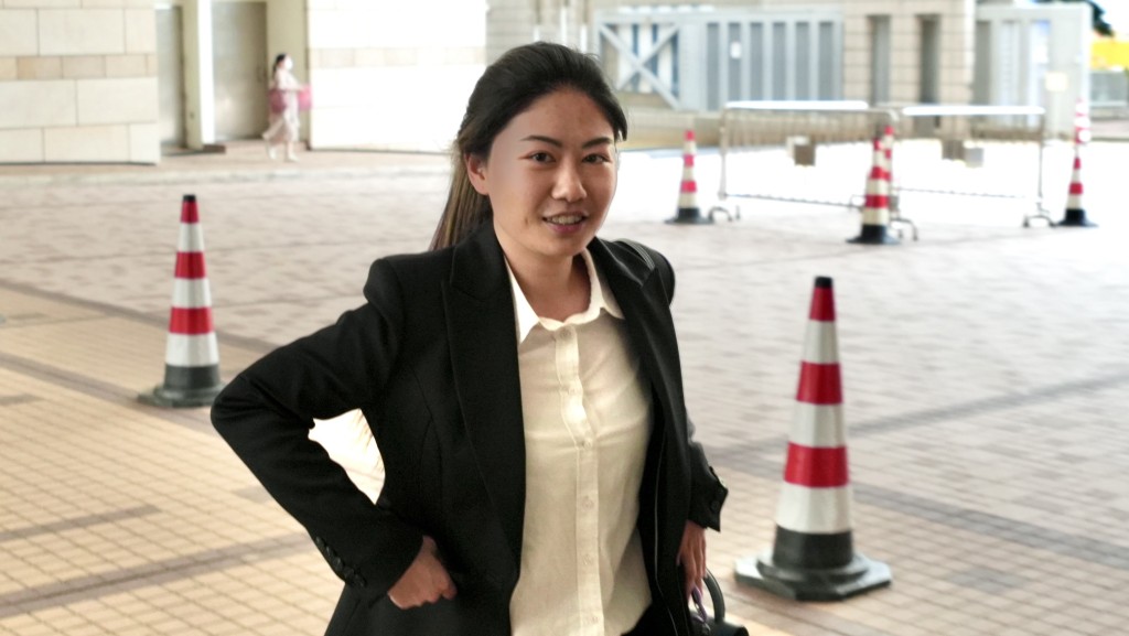 女被告胡咏斯定罪后获准保释候判。刘骏轩摄