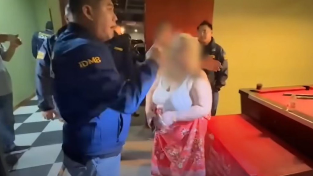 泰國警方搗破性愛派對,以肥婦賣淫做招徠。