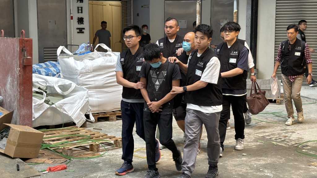 根據入境處記錄，2023年至2026年2月共拘捕4,050名非法勞工。