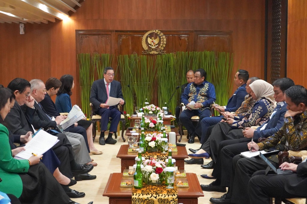 立法会考察团今日( 16日 )到访印尼国会。