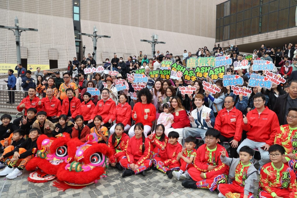 曾比特今日（1日）元旦出席《2025香港龍獅節暨第七屆世界龍獅日潮汕非遺文化嘉年華》。