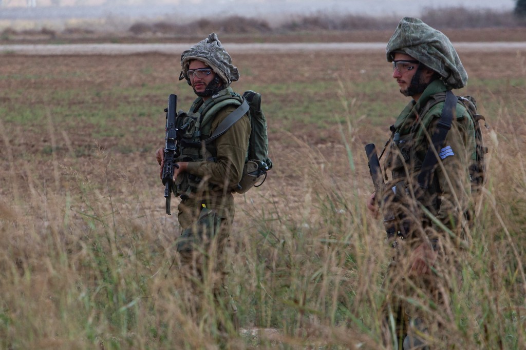 以色列军队随时攻入加沙地带。新华社