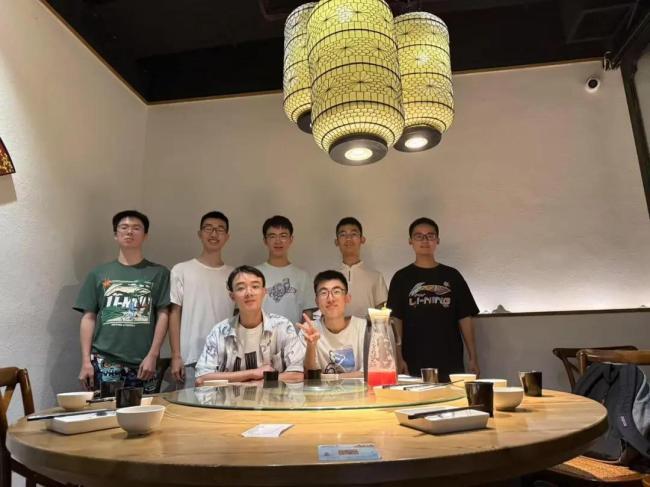 杭州第二中學濱江校區男生宿舍204寢室,6名室友盡入名校成為佳話。潮新聞 杭州第二中學濱江校區男生宿舍204寢室,6名室友盡入名校成為佳話。潮新聞