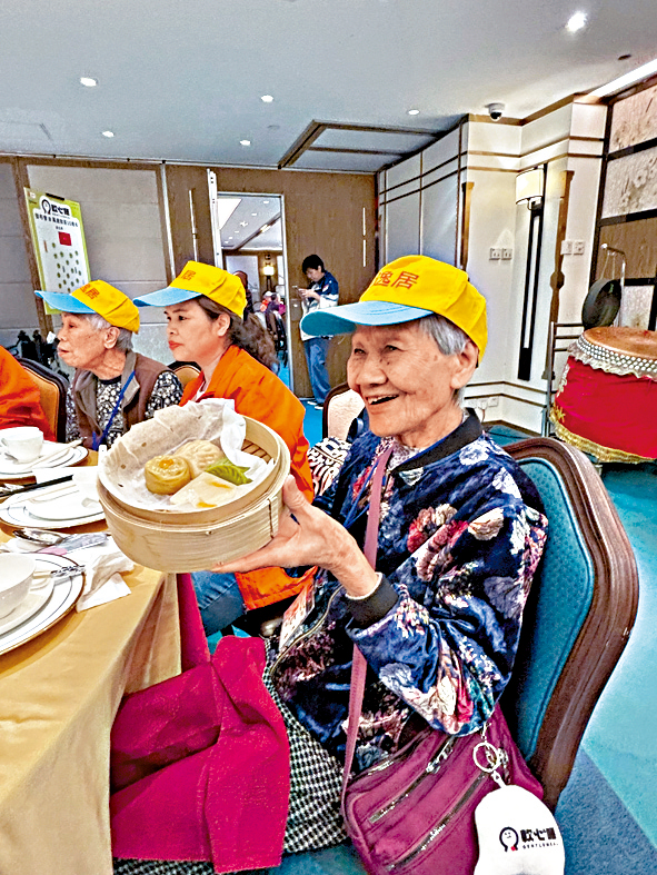 老友記試嘗中式點心拼盤軟餐。 老友記試嘗中式點心拼盤軟餐。