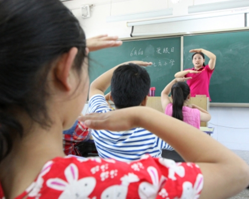 內地提出鼓勵各地建設「九年一貫制」學校，又強調不得規劃建設「豪華學校」。新華社資料圖片