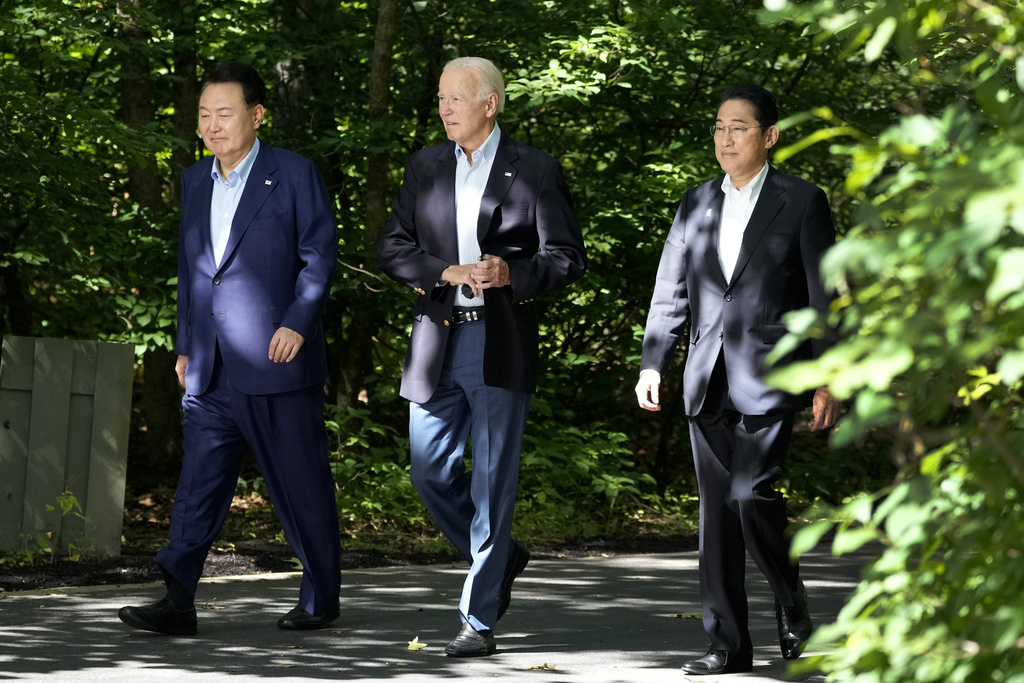 美日韩首脑在大卫营举行峰会。美联社
