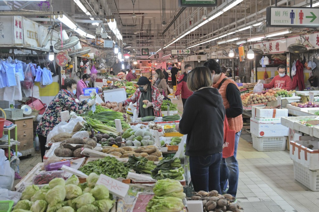 謝展寰指，食環署一直積極和持份者溝通，探討進一步善用街市攤檔和空間的措施。