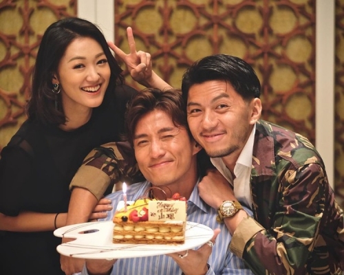 陳山聰42歲牛一，袁偉豪孖女友三人行慶祝。ig圖片