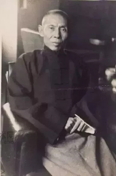 上海大亨杜月笙大力宣传「上海小姐」。