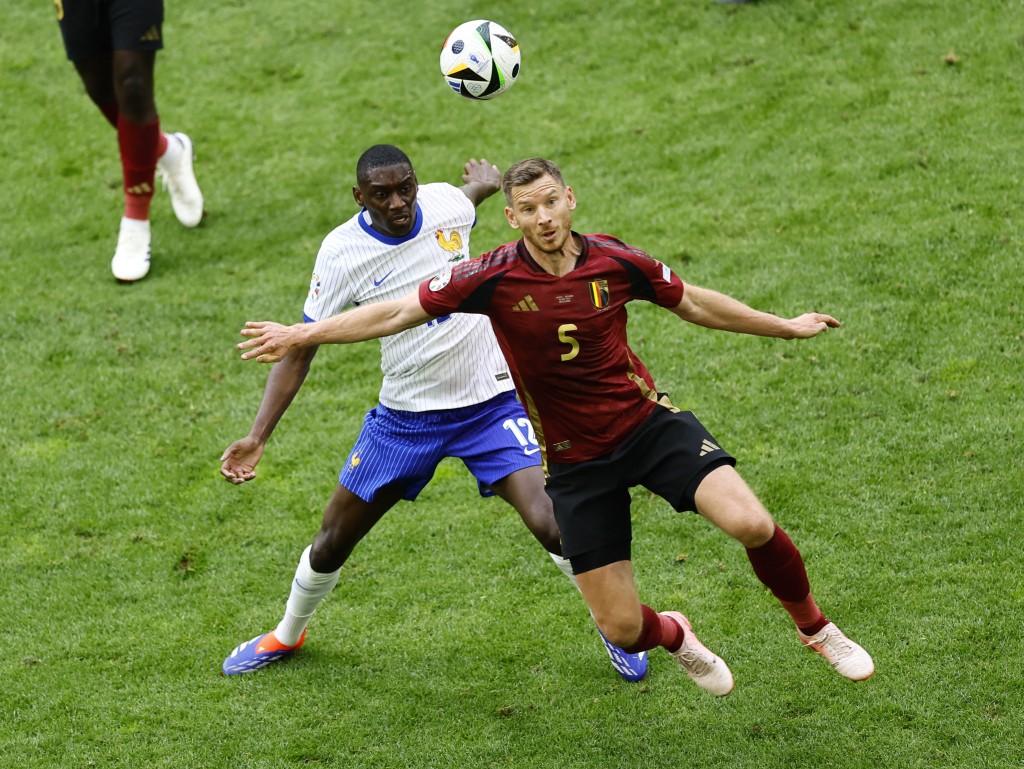 法國(白衫)靠對手烏龍球1:0擊敗比利時。REUTERS