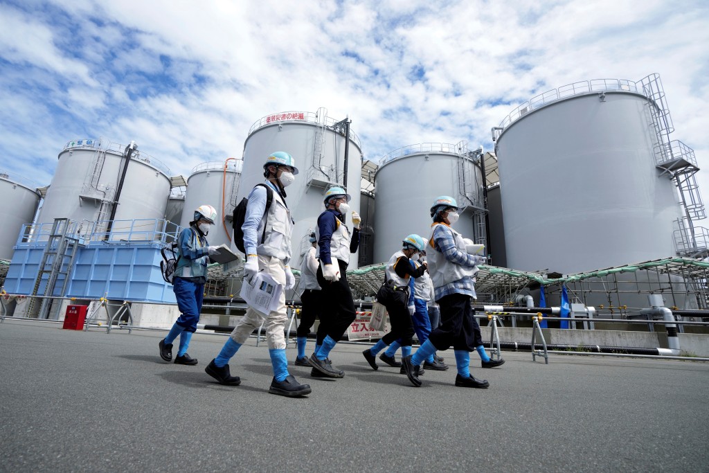 日本東京電力公司安排傳媒參觀福島核電廠排放核污水的設施。路透社
