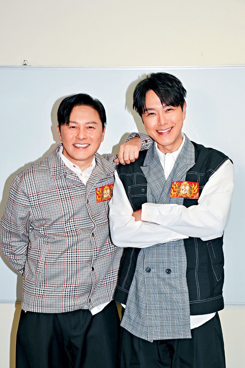 阿蕭羨慕阿廉的18歲大仔在內地騷驚喜上台演奏結他。