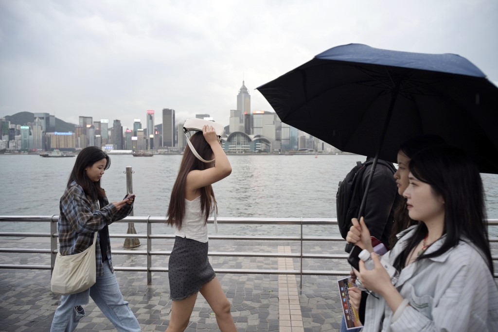 今日(1日)本港多處地區錄得超過10毫米雨量。資料圖片 今日(1日)本港多處地區錄得超過10毫米雨量。資料圖片