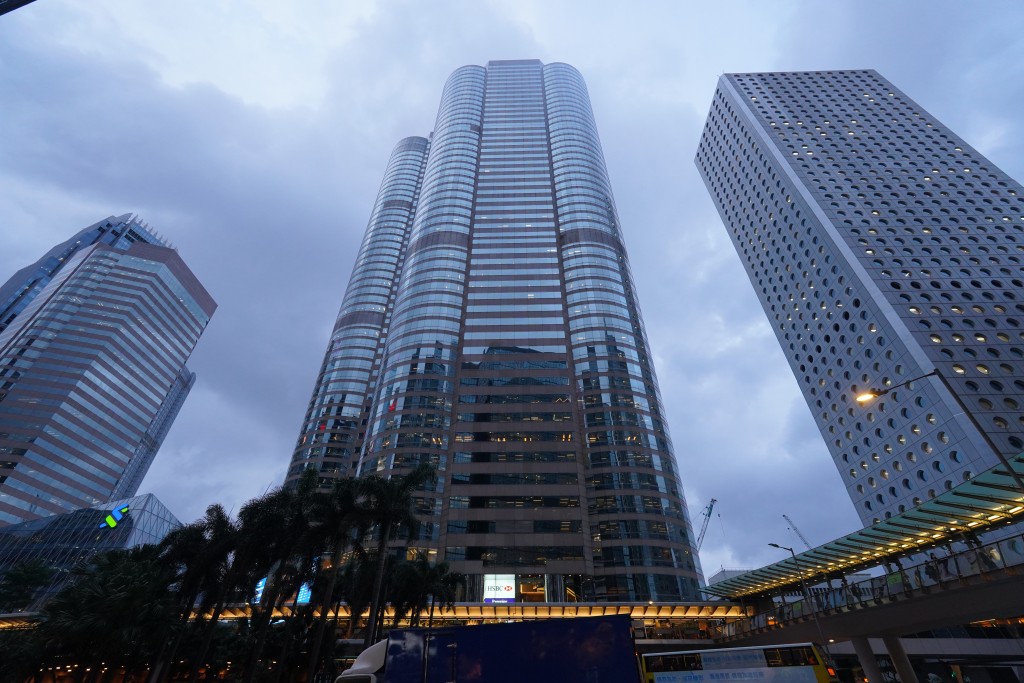 金融投資公司承租中環交易廣場一座，涉及1萬方呎樓面。