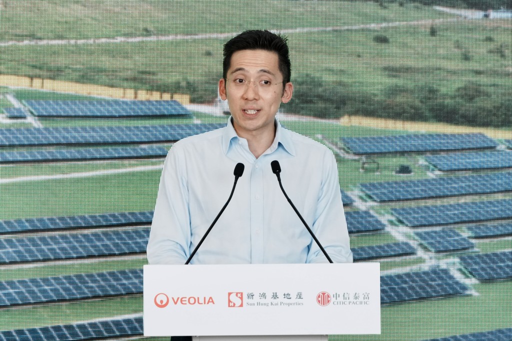 新地執行董事郭基泓表示，項目位於已修復堆填區斜坡上，可說是因地制宜、地盡其用。