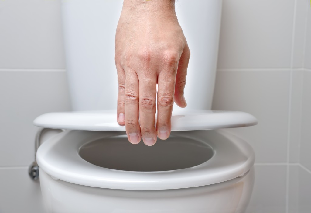 研究顯示沖廁時蓋上馬桶蓋，對環境衞生很重要。