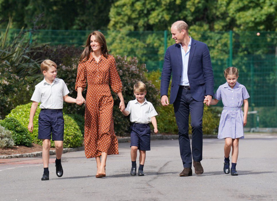 威廉王子与夫人凯特，育有三名子女。