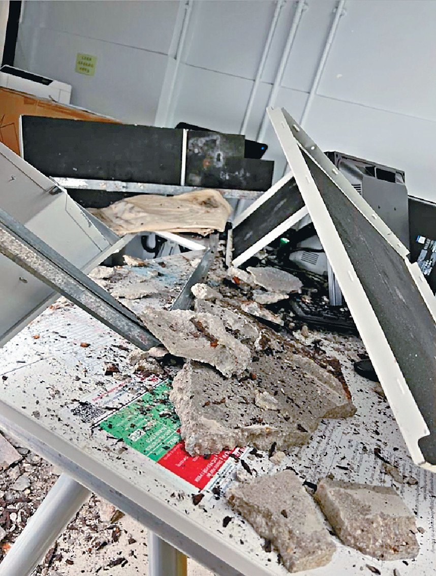 葵涌醫院
■兒童及青少年病房診症室大幅天花石屎剝落，壓毀設備。