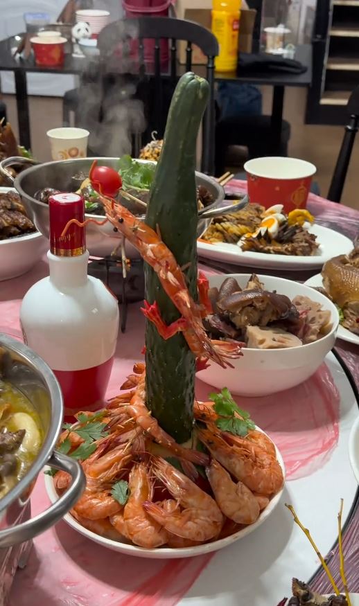 湖南有民众的年夜饭以“奇珍异兽”做主题，大获好评。抖音