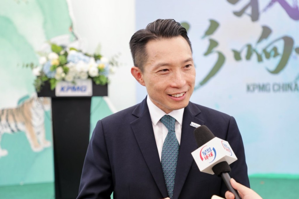 彭富強表示,目前中國科技企業和出海型企業ESG的意識最強,這是因為人工智能、大數據、機器人等技術在環保領域發揮作用。 彭富強表示,目前中國科技企業和出海型企業ESG的意識最強,這是因為人工智能、大數據、機器人等技術在環保領域發揮作用。