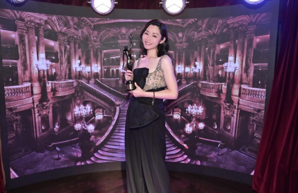 衛詩雅憑《再見UFO》贏金像獎「最佳女配角」獎。