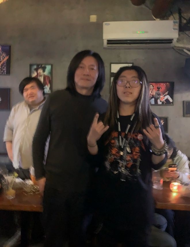 韋國勇好杯中物。